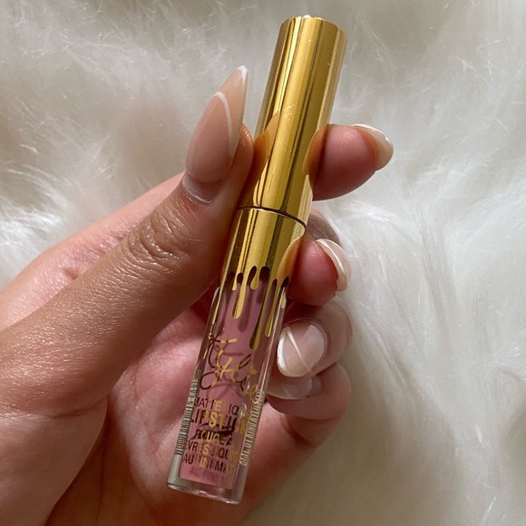 Kylie Cosmetics Limited Edition Birthday Collection Mini Matte Liquid Lipsticks - Picture 6 of 12